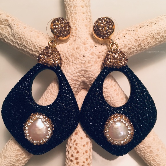 Earrings - Picture 1 of 1